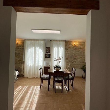 Casa La Rosa Apartment กุบบีโอ ภายนอก รูปภาพ