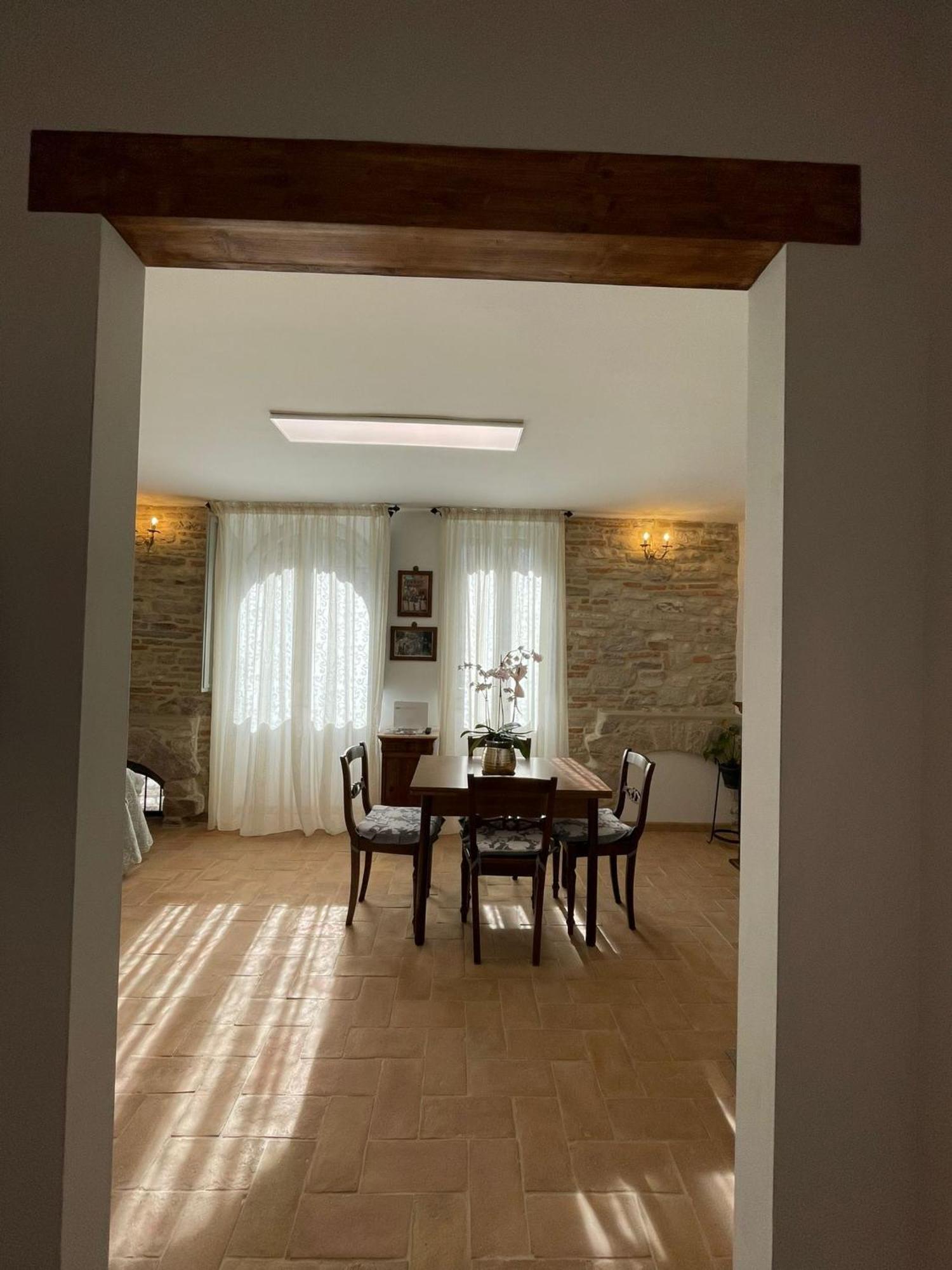 Casa La Rosa Apartment กุบบีโอ ภายนอก รูปภาพ